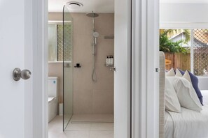 Hair dryer, towels - Narrabeen Nook Easy Living between Beach and Lagoon (Sydney)