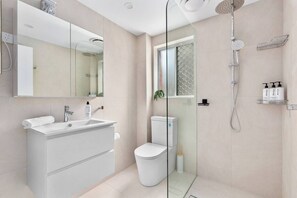 Hair dryer, towels - Narrabeen Nook Easy Living between Beach and Lagoon (Sydney)