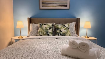 Bureau, fer et planche à repasser, Wi-Fi