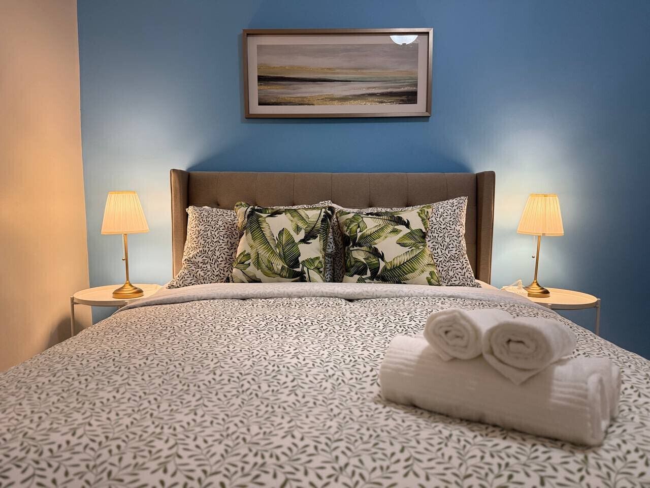 Bureau, fer et planche à repasser, Wi-Fi