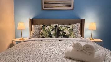 Bureau, fer et planche à repasser, Wi-Fi