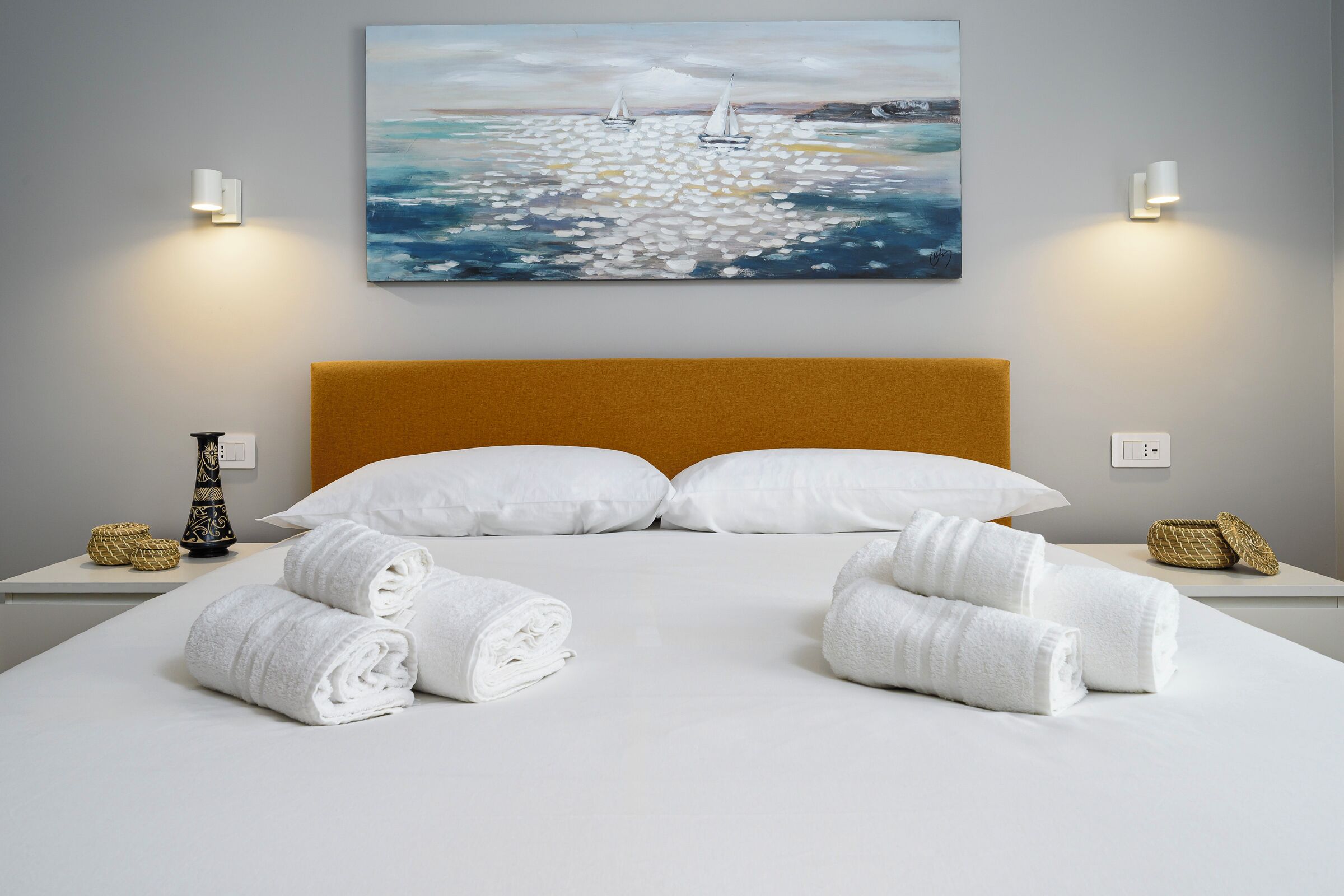 1 dormitorio, tabla de planchar con plancha, wifi y ropa de cama