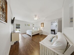 5 bedrooms, iron/ironing board, WiFi, bed sheets
