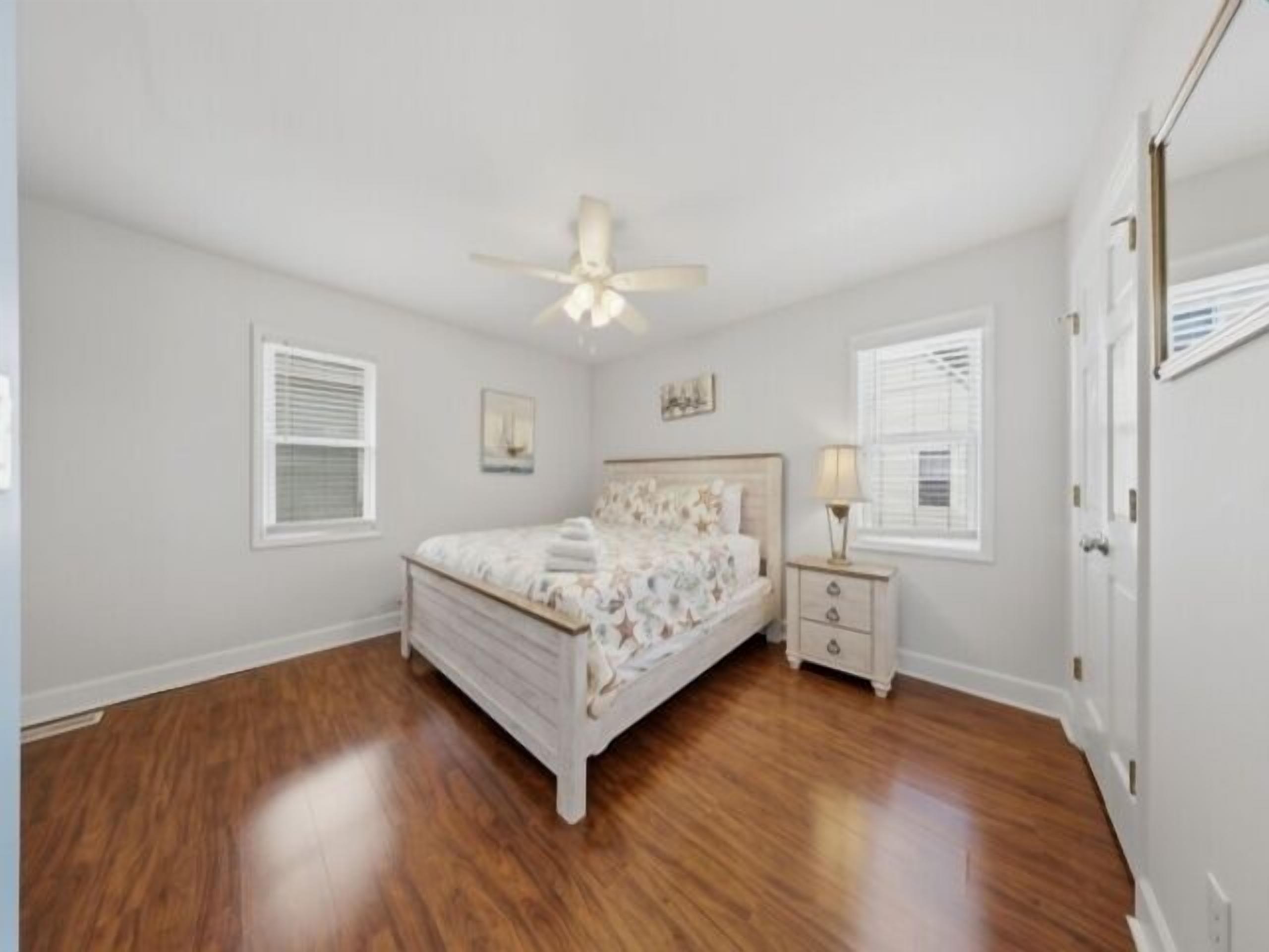 5 bedrooms, iron/ironing board, WiFi, bed sheets