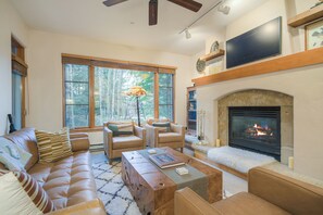 TV, fireplace - NEW! Prime Location, Steps from the Ski Lift - 2 Bedroom Condo in Arrowhead Village (Edwards)