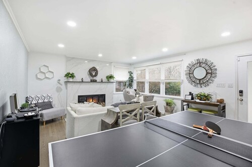 NEW! Stylish Hot Tub Retreat with Ping Pong