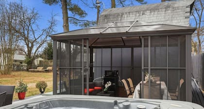 NEW! Private Luxury Spa Hot Tub Retreat with Ping Pong