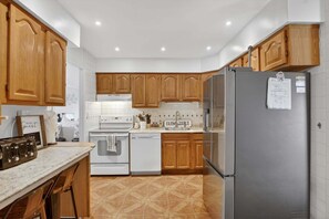 Fridge, microwave, oven, dishwasher
