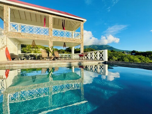 Cute 1-bedroom Tropical studio close to beaches & arrival pier on Nevis island