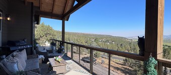 Spacious 4-bedroom house in peaceful Prineville with epic views, year round fun!