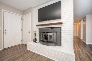 House, Multiple Beds, Patio, Garden View (The Terrace Timber House) | Interior