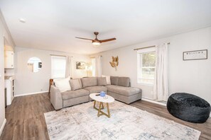 Living area - The Terrace Timber House  For 8 (Hamilton)