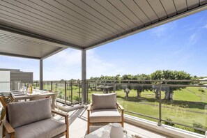 Outdoor dining - Villa Golf Again - Three Bedroom Villa, Sleeps 6 (Saint-François)