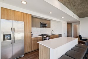 Apartment, 3 Bedrooms | Private kitchen