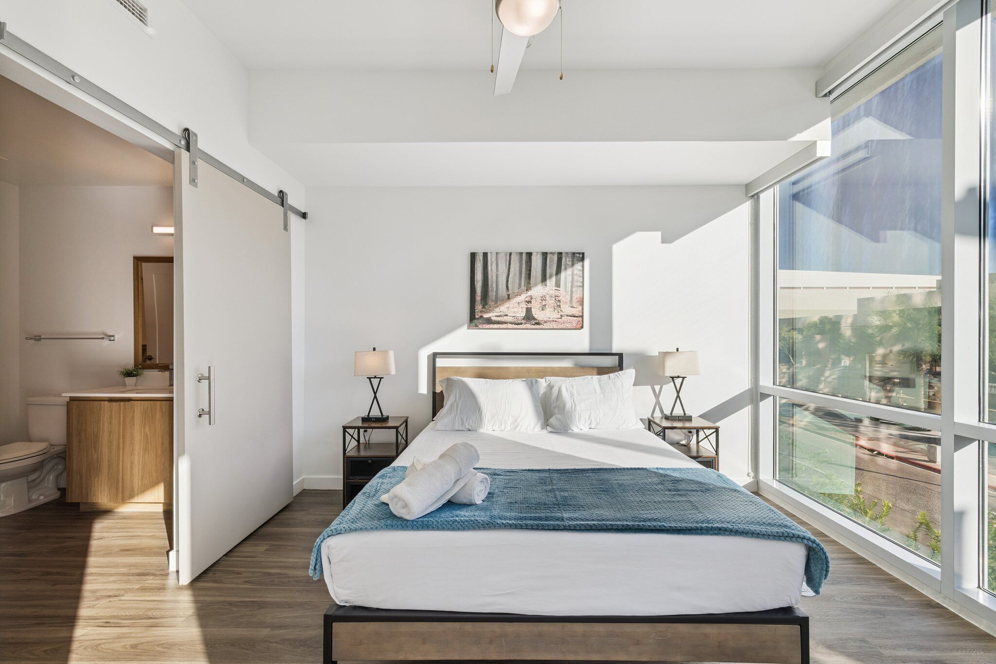 Skrivebord, skrivebord for bærbar PC og strykejern/-brett