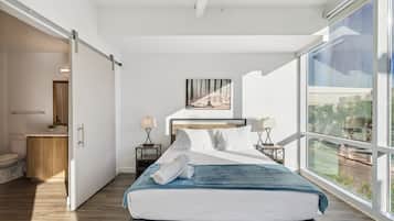 Skrivebord, skrivebord for bærbar PC og strykejern/-brett