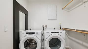 Apartment, 3 Bedrooms | Laundry