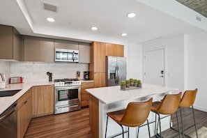 Apartment, 1 Bedroom, Balcony, Mountain View | In-room dining - CozySuites at ADELINE (Phoenix)