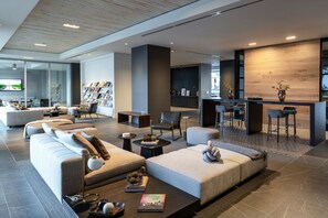 Lobby lounge - CozySuites at ADELINE (Phoenix)