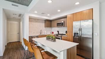 Leilighet, 1 soverom, balkong, fjellutsikt | Eget kjøkken | Kjøleskap, mikrobølgeovn, ovn og kokeplater