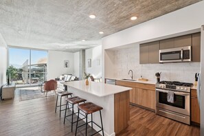 Apartamento, 3 habitaciones | Cocina privada | Frigorífico, microondas, horno y placa de cocina