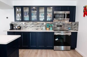 Dishwasher, coffee/tea maker, cookware/dishes/utensils - Ultimate Beach Getaway - Perfect for Families (Fort Myers Beach)