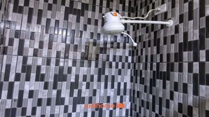 Shower - Suíte em Rio Grande com Cozinha e Piscina (Palmeiras)