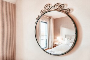 2 bedrooms, iron/ironing board, free WiFi