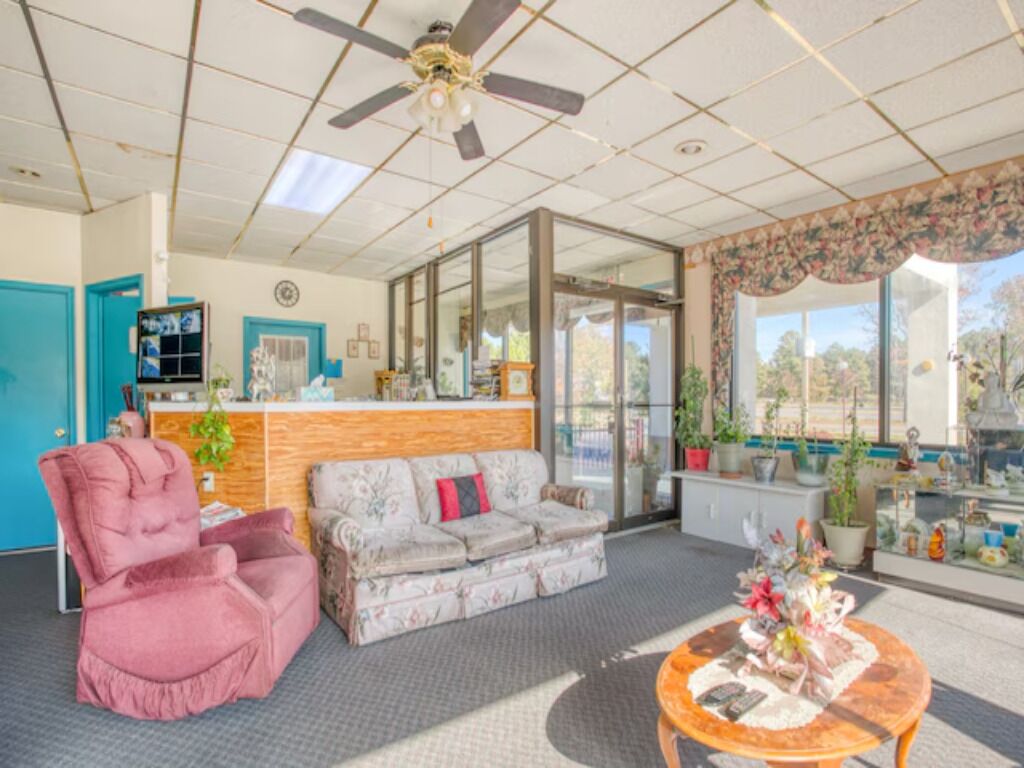 Two Pet-friendly Rooms W/ Tea/coffee Maker & Parking At Templeton - Petersburg, VA