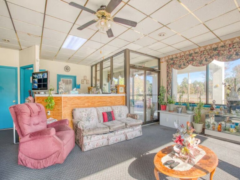 Comfortable Three Full Bed Rooms Great For Overnight Roadside Travelers - Petersburg, VA