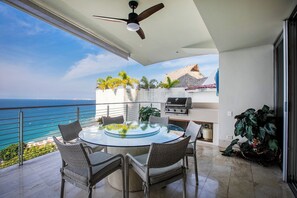 Outdoor dining - Casa Lussienez | Luxury Ocean-View 3BR @ Paramount (Puerto Vallarta)