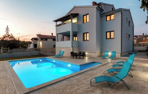 Heritage Pool Retreat Castinella - D2