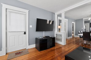 Interior - Cozy 2 Bedroom Home Near Lake Michigan & Downtown (Michigan City)