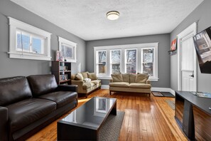 Living area - Cozy 2 Bedroom Home Near Lake Michigan & Downtown (Michigan City)