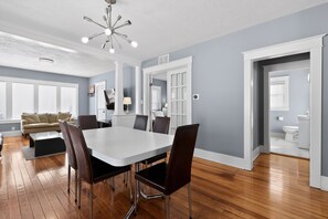 Interior - Cozy 2 Bedroom Home Near Lake Michigan & Downtown (Michigan City)
