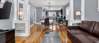 Cozy 2 Bedroom Home Near Lake Michigan & Downtown