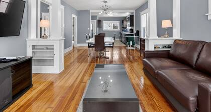 Cozy 2 Bedroom Home Near Lake Michigan & Downtown