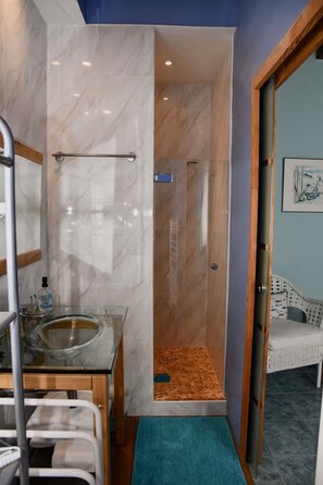 تجهيزات دش، مجففات شعر، مناشف