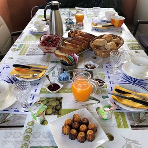 Dining - Guest Room “Chambre du bas” with Shared Pool, Terrace, and Wi-Fi (Mios)