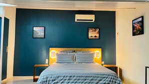 1 bedroom, WiFi, bed sheets - Guest Room 'Chambre du haut' with Shared Pool, Wi-Fi, and Air Conditioning (Mios)