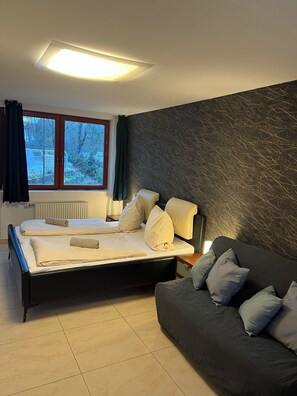 Family Twin Room, Patio, Garden View | Desk, free WiFi - Hotel Scheunenwerk (Heroldsberg)