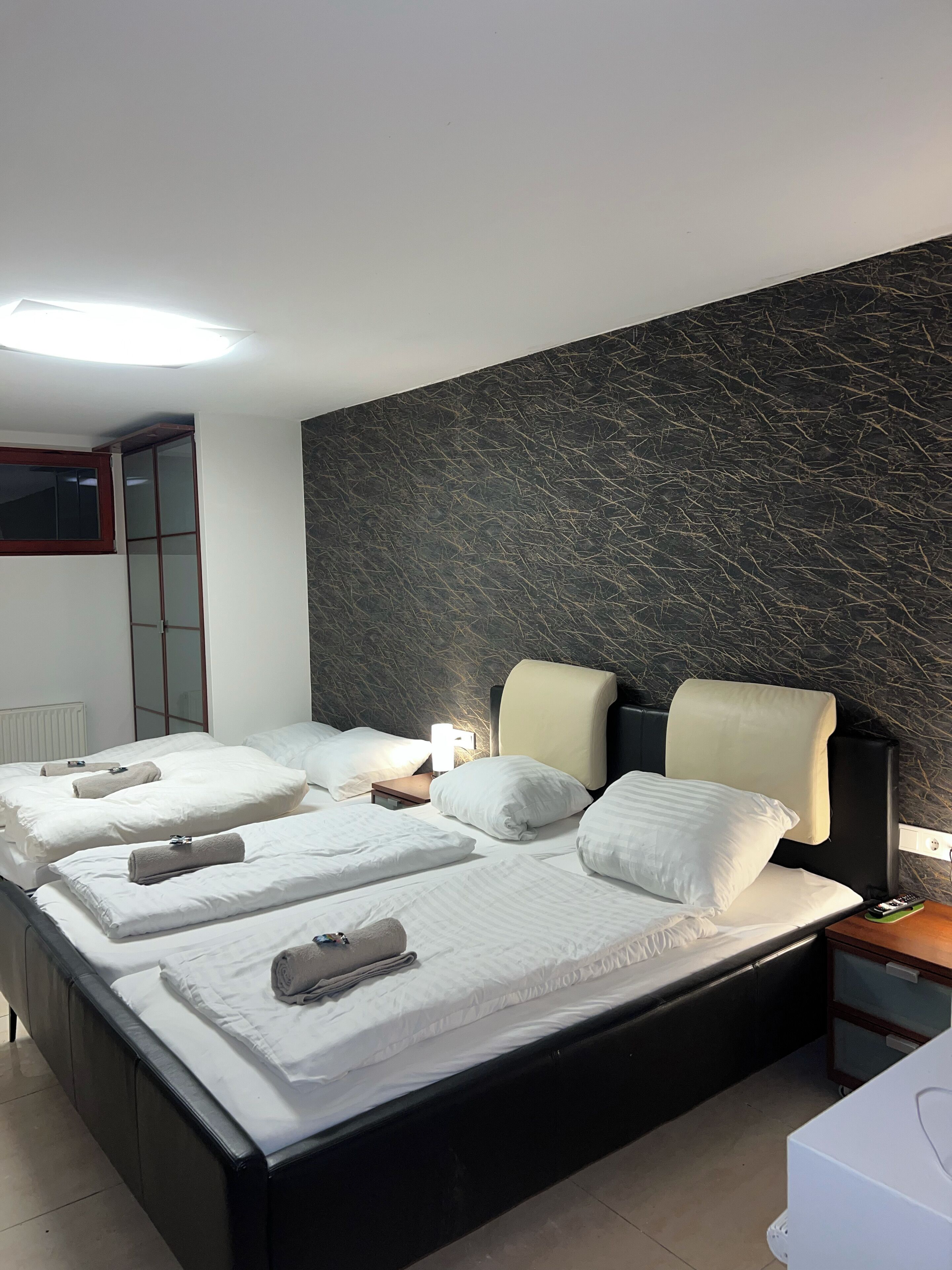 家庭雙床房, 露台, 花園景 | 書桌、免費 Wi-Fi