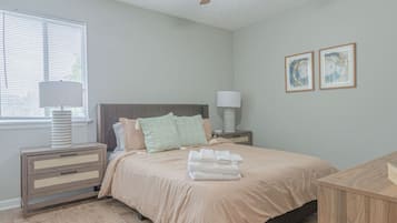 Silitysrauta/-lauta, Wi-Fi, vuodevaatteet