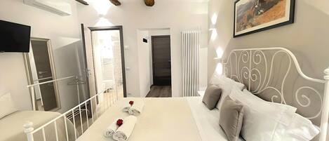 1 chambre, fer et planche Ă repasser, Wi-Fi gratuit, draps fournis