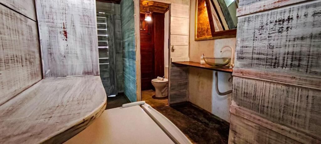 Habitación Deluxe doble, balcón, vistas al mar | Caja fuerte, escritorio, tabla de planchar con plancha y wifi gratis