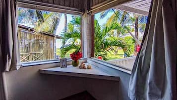 Habitación Deluxe doble, balcón, vistas al mar | Caja fuerte, escritorio, tabla de planchar con plancha y wifi gratis