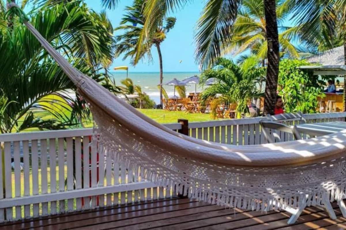 Habitación Deluxe doble, balcón, vistas al mar | Caja fuerte, escritorio, tabla de planchar con plancha y wifi gratis