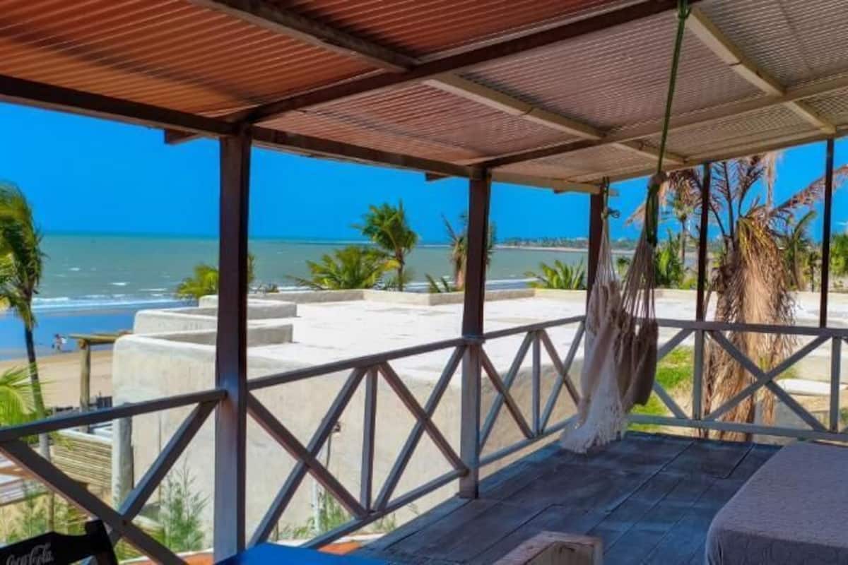 Caja fuerte, escritorio, tabla de planchar con plancha y wifi gratis