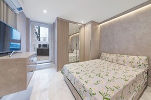 Iron/ironing board, WiFi, bed sheets