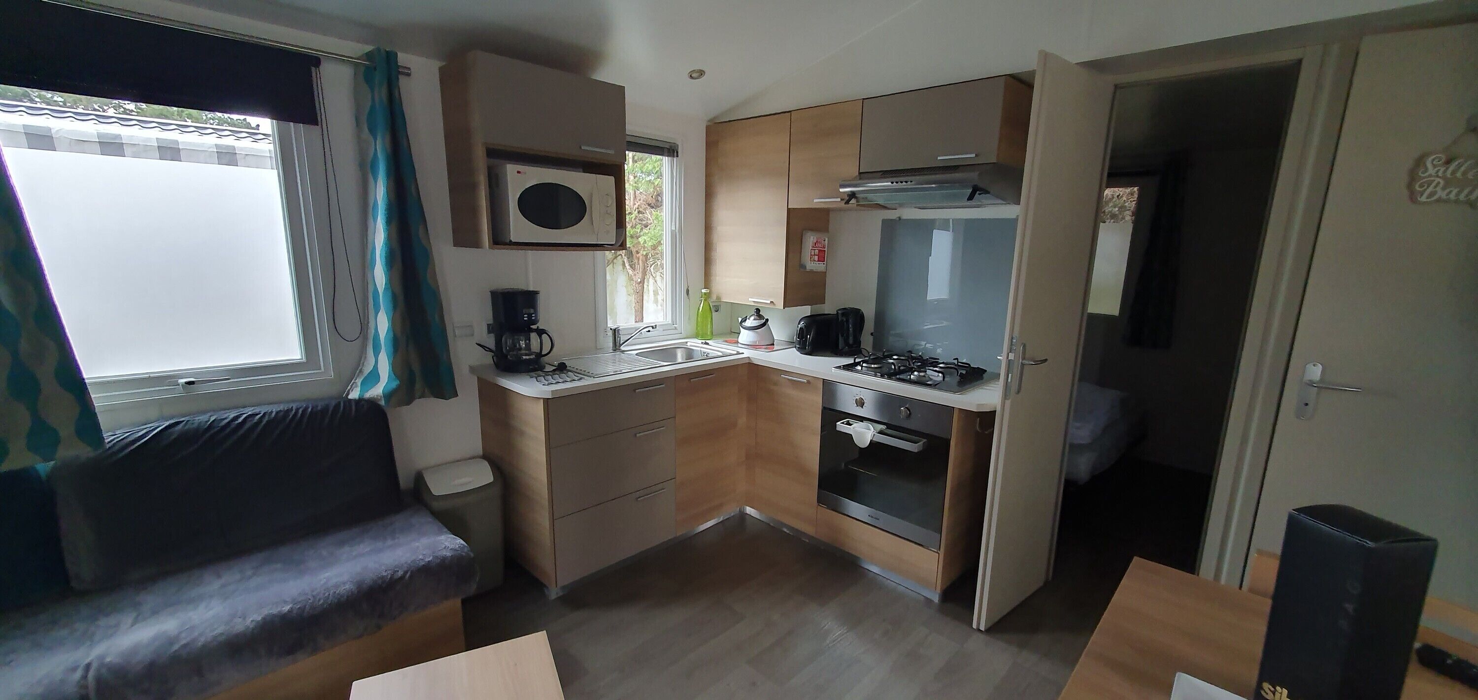 Kylskåp, mikrovågsugn, ugn och spishäll